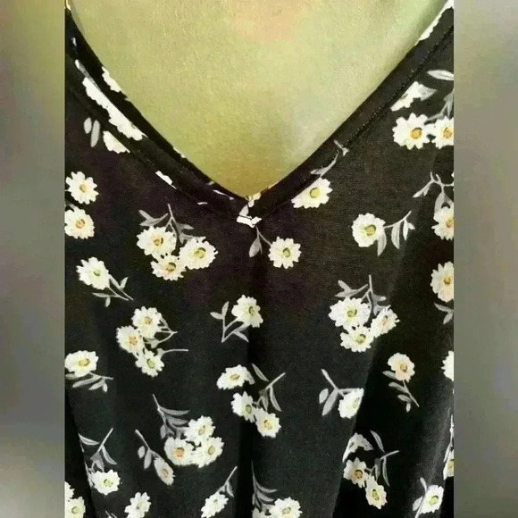 Ditzy Floral tie Top Wide Leg Romper with Pockets, Size L - Picture 5 of 5
